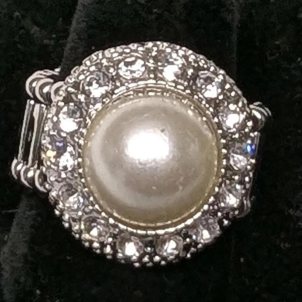 Faux Pearl Rhinestone Ring Stretch OSFM One Size Comfy Silver Tone New Round